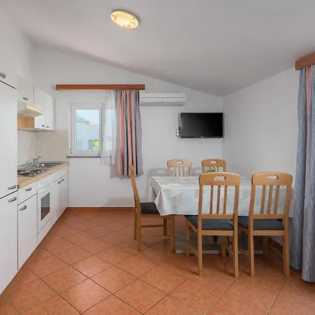 Апартаменти Lovely In With Wifi *