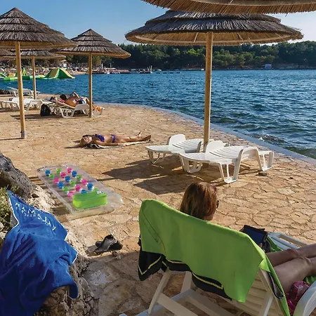 Lovely In With Wifi Апартаменти Пореч